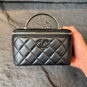 Pre-owned CHANEL Calfskin Crystal Handle Vanity Case