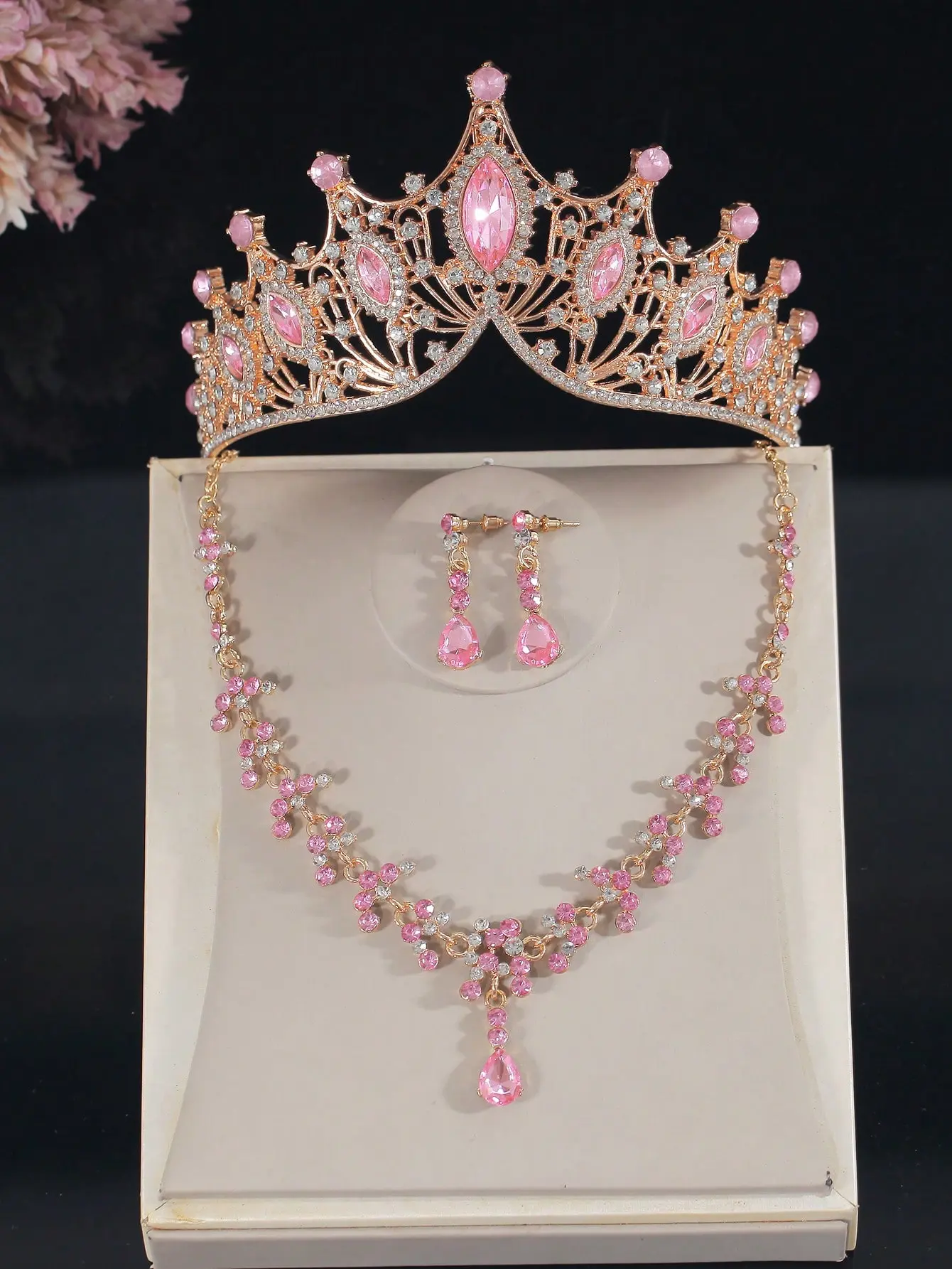 A set of women's wedding fashion jewelry bride accessories atmospheric rhinestone crown plus necklace plus earrings 4 pieces wedding jewelry set wedding dress jewelry is also suitable for wedding party parties