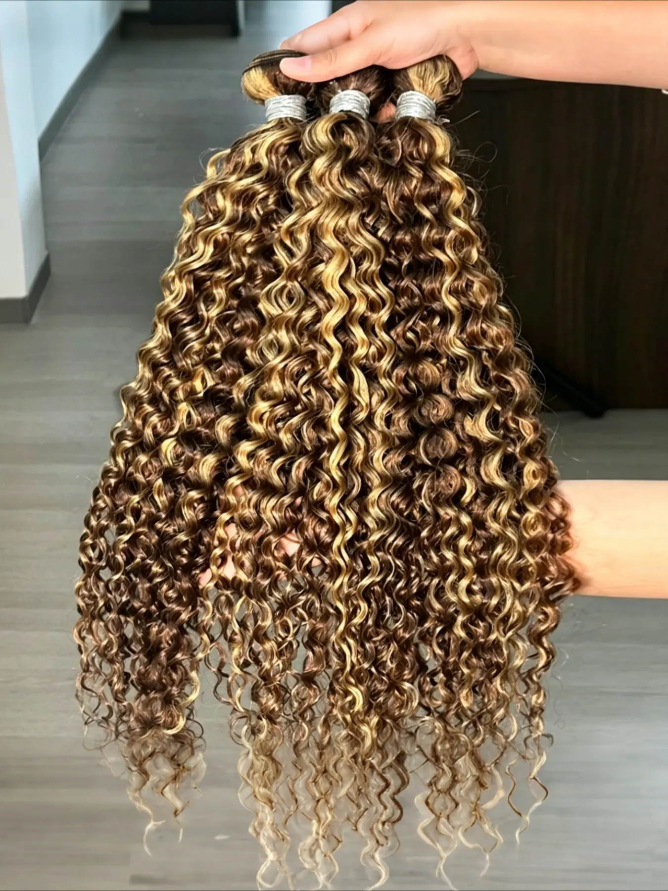 Stunning Highlight P4 27 Jerry Curly Human Hair Weave Bundles, Kinky Curly Texture Honey Blonde, Peruvian Raw Virgin Hair, Double Wefted