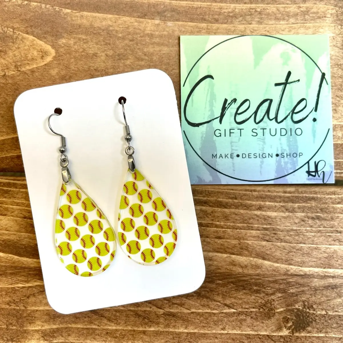 Softball earrings , softball lovers, girls fast pitch