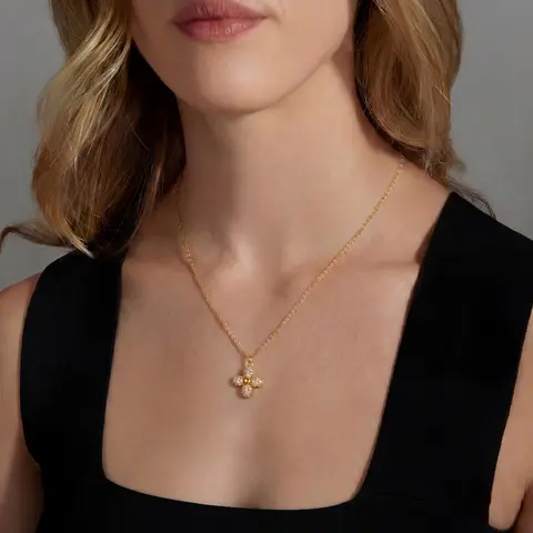 Tewiky Women's Alloy Gold Cubic Zirconia 4-Leaf Clover Pendant Necklace, Lucky Charm Meaningful Gifts for Women Valentine Gift Pick Cubic Zirconia Pendant Crystal Charm Necklace
