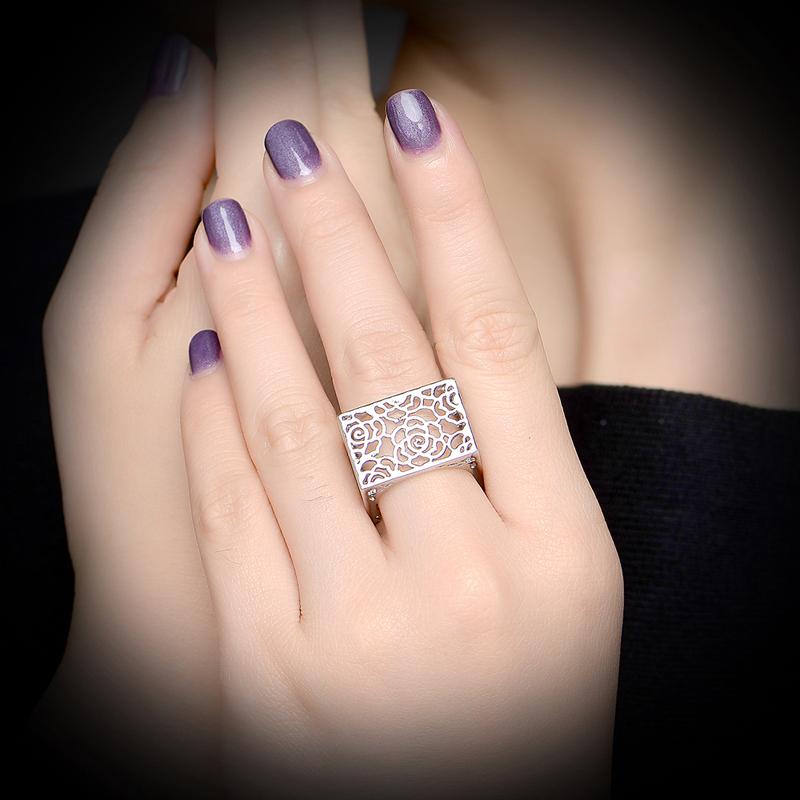Mytys Hollow Rose Pattern Square Design Finger Ring For Women Special Shape Unique Fashion Elegant Jewelry Ring Party Gift For Girl Dainty Decoration