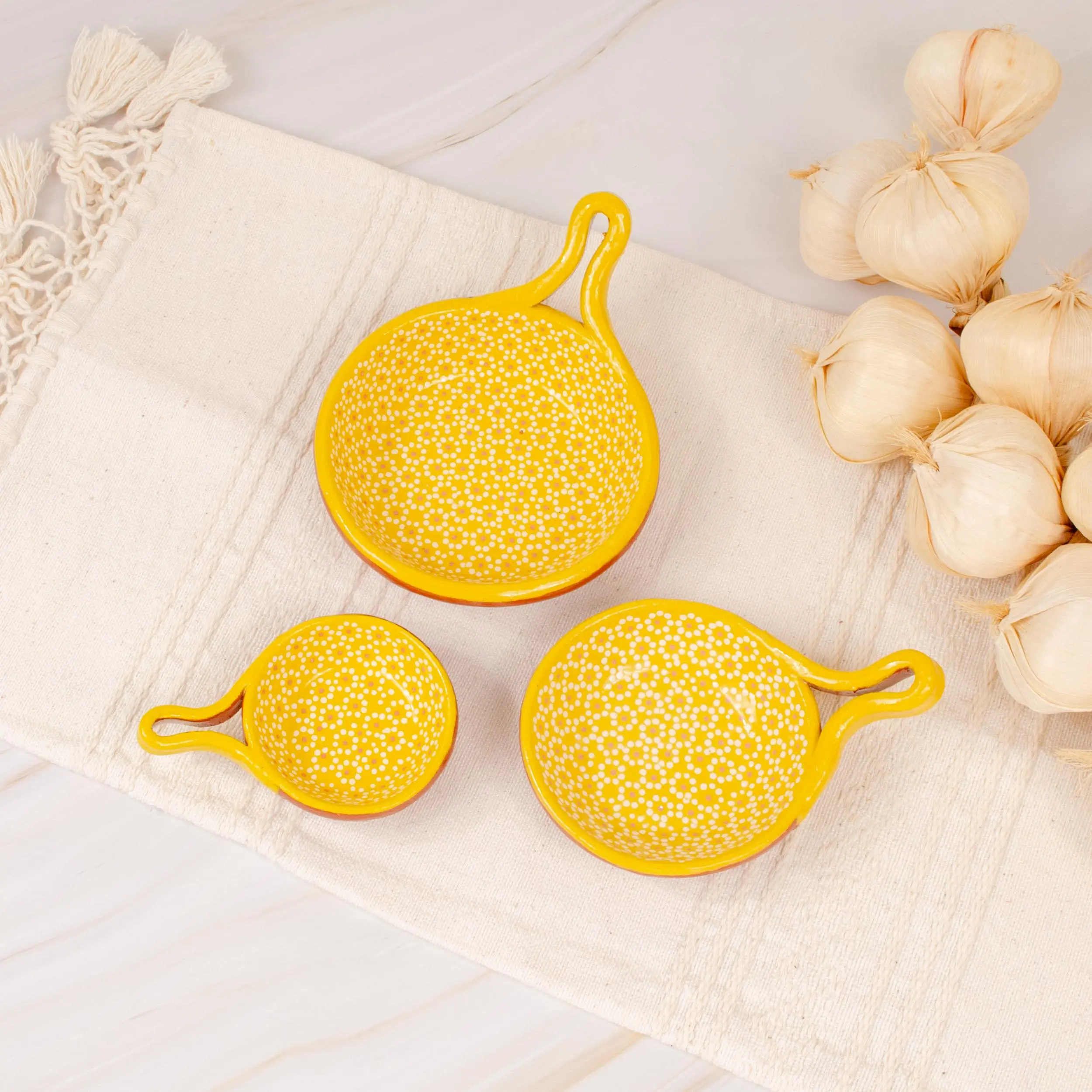 3-Piece Decorative Comal-Shape Plates Set - Handmade in Capula Michoacán, Traditional Prints, Varied Sizes (Large:1" Deep x4" Diameter +1.5" Del Handle, Small:0.5" Deep x2.5" Diameter), Non-Microwave Safe Kitchen Tableware, Ideal for Kitchen Display