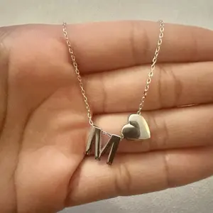Cadena fina con dije de letra y corazon de plata 925 de Thailand 16in, letras A,S,M,N,B,C,E,J- Producto #116