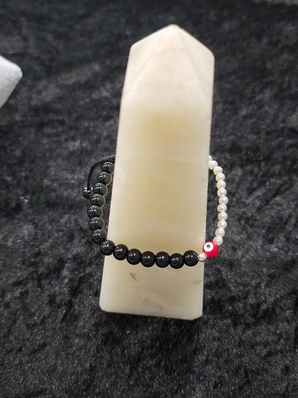 Pulsera ojo rojo y negro.Red and black eye bracelet.