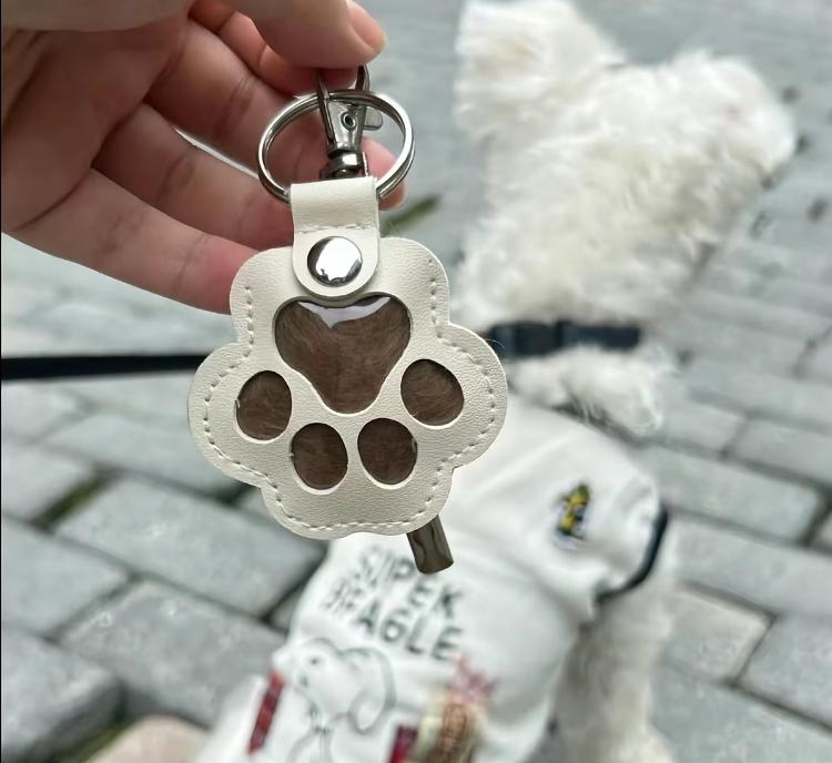Cat and dog hair keychain owners to collect and commemorate