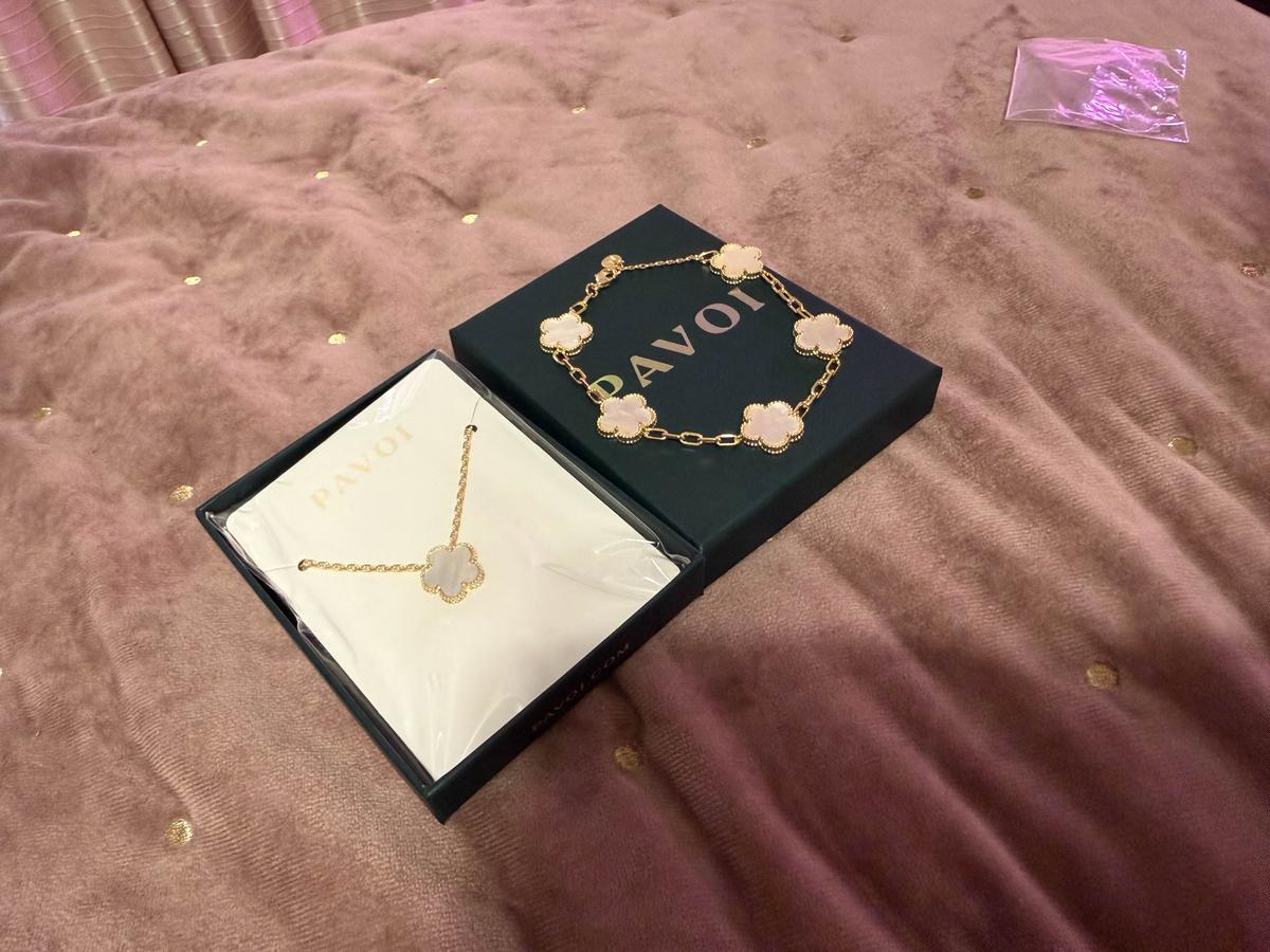 Item: Mother of Pearl Clover - Yellow Gold