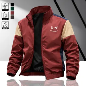 Men's contrasting color splicing stand-up collar chest small print design, baseball jacket, elastic hem closure, windproof and comfortable, wear-resistant and comfortable fabric, zipper pocket, American retro style, daily commuting adaptation, trendy pers