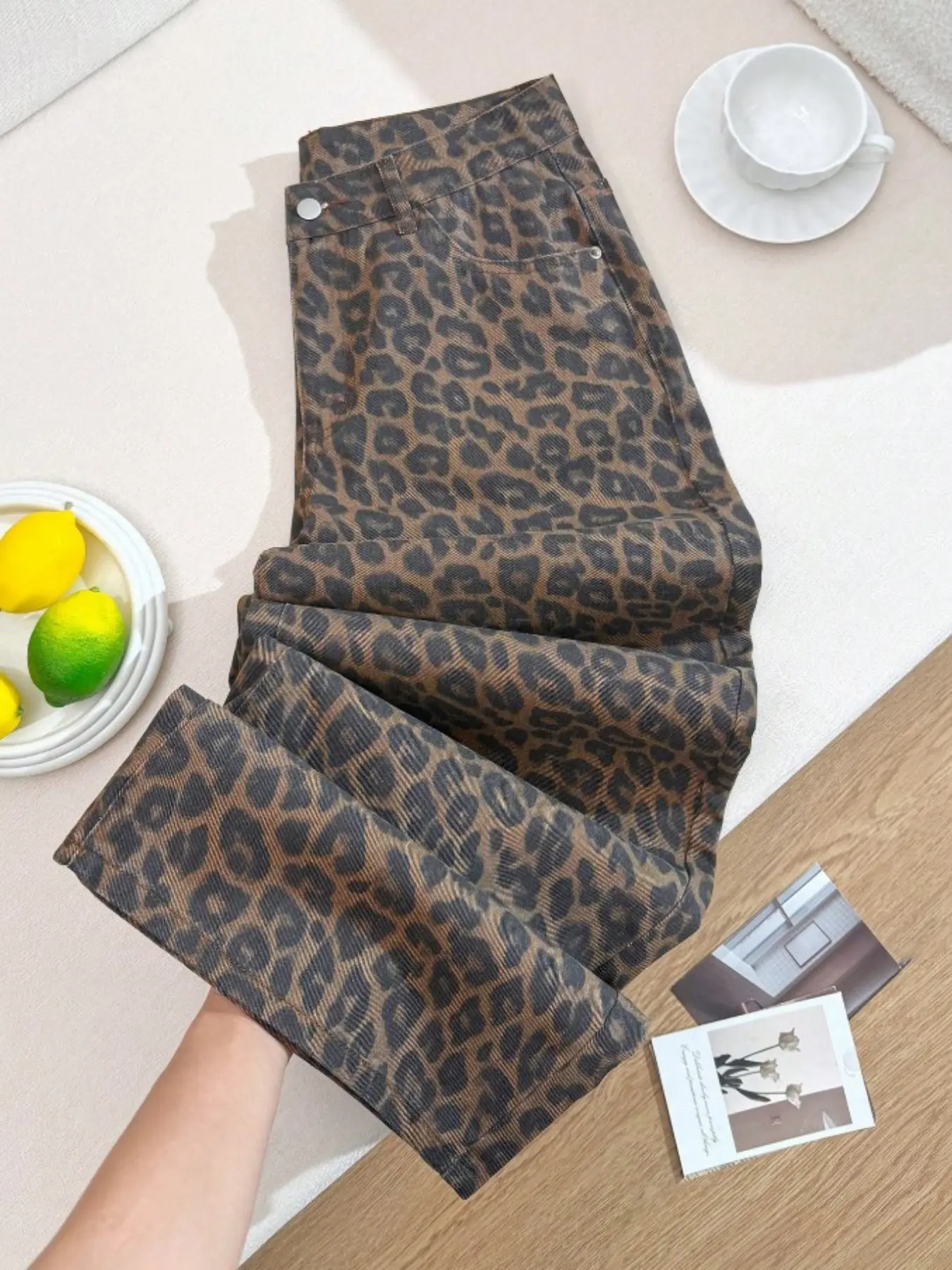 Women's Leopard Print Cotton Denim Jeans, Loose Cut Jeans, Loose-Fit Mid-Waist Long Pants, Casual Button Fly, Ankle-Length, All-Seasons, Comfortable & Stylish, Loose Boyfriends Jeans