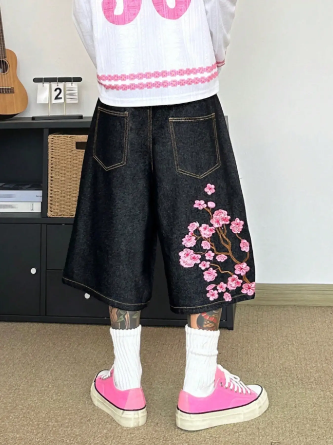 American High Street Sakura Embroidered Floral Wide-Leg Loose Baggy Denim Shorts Bottom, Retro Washed Vintage Straight-Cut Cropped Pants, Street Style Casual Essential