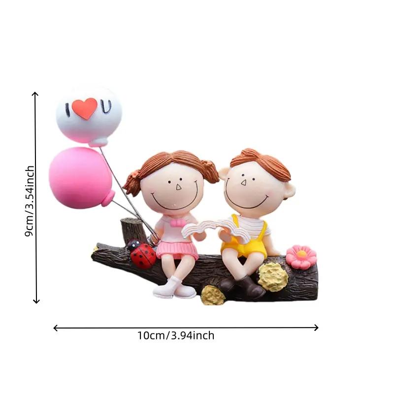 Cute Couple Car Dashboard Decorations, Lovely Couple Kiss Cartoon Figurines Car Ornament, Resin Material Boy Girl Car Interior Decoration with Balloon for Car Dashboard Gifts