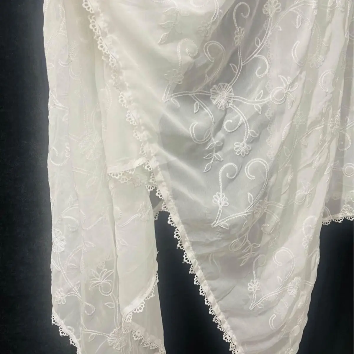 Lucknowi Chikankari White Chiffon Dupatta - Floral Pattern, Pure Chiffon Fabric, Exquisite Embroidery, Lightweight, Soft Warm Shawl, Comfortable, Versatile, Easy to Wear for Lucknowi Kurtis (Outerwear Accessory with Sleeve Compatibility)
