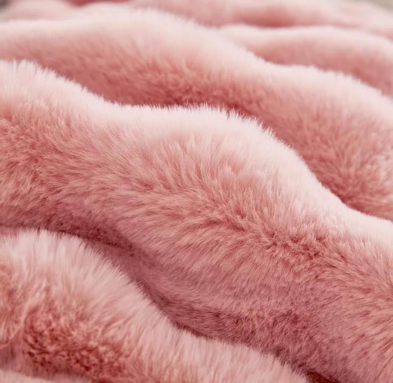{Valentine's Day H&D Faux Rabbit Fur Throw Blanket, Ultra-Soft fleece-lined back, Breathable Thick and Heavy for Bed Sofa or Couch, Comfy Warm and Cozy blanket, Hypoallergenic, Dorm Decor Blanket, Gift for Girls and Women, Machine Washable