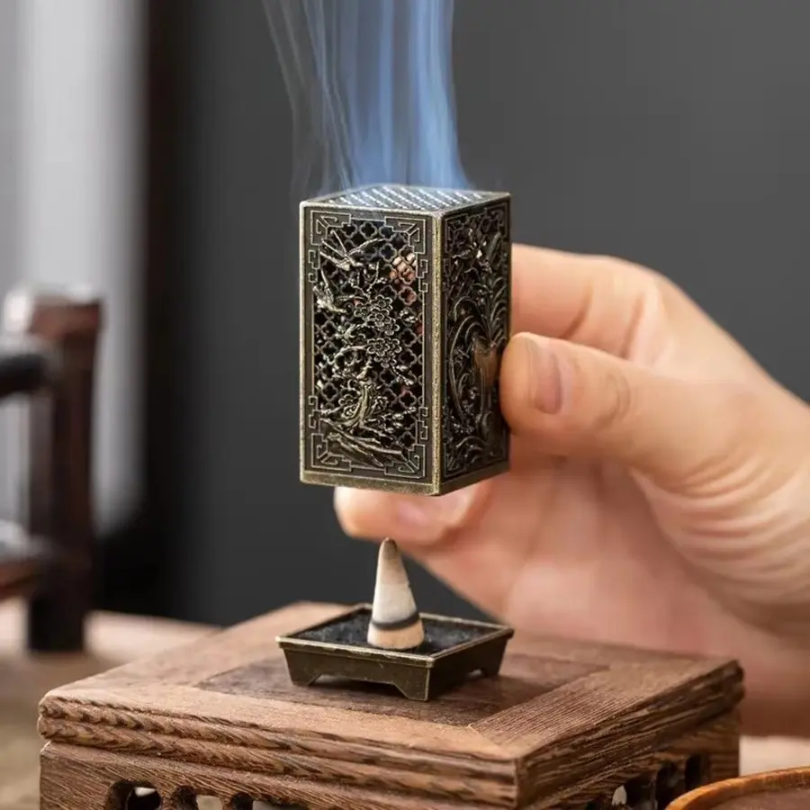 Square Vertical Incense Burner, Bakhoor Burner, Small Xiangyun Alloy Incense Holder, Indoor Aromatherapy, Home Ornament, Chinese Plum Incense Burners