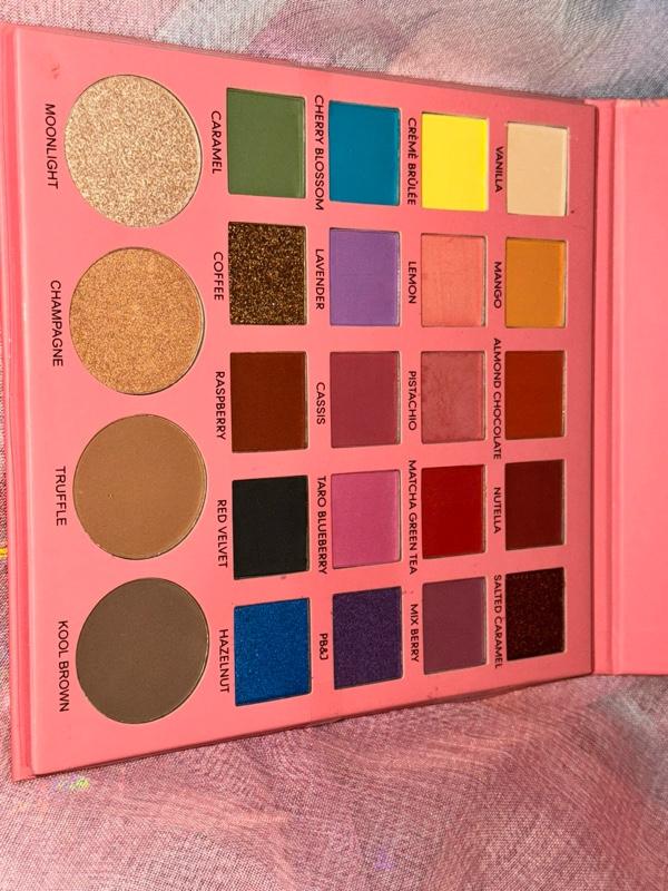 Mystery Makeup Box with 1 Big Eyeshadow Palette - Includes Lip Gloss, Makeup Bag, Coin Purse, Ponytail Holders & Hair Clips - Lipgloss bundles Live