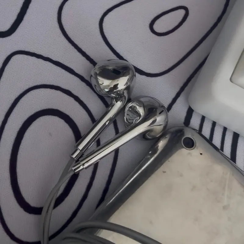 Silvera chrome wired earbuds