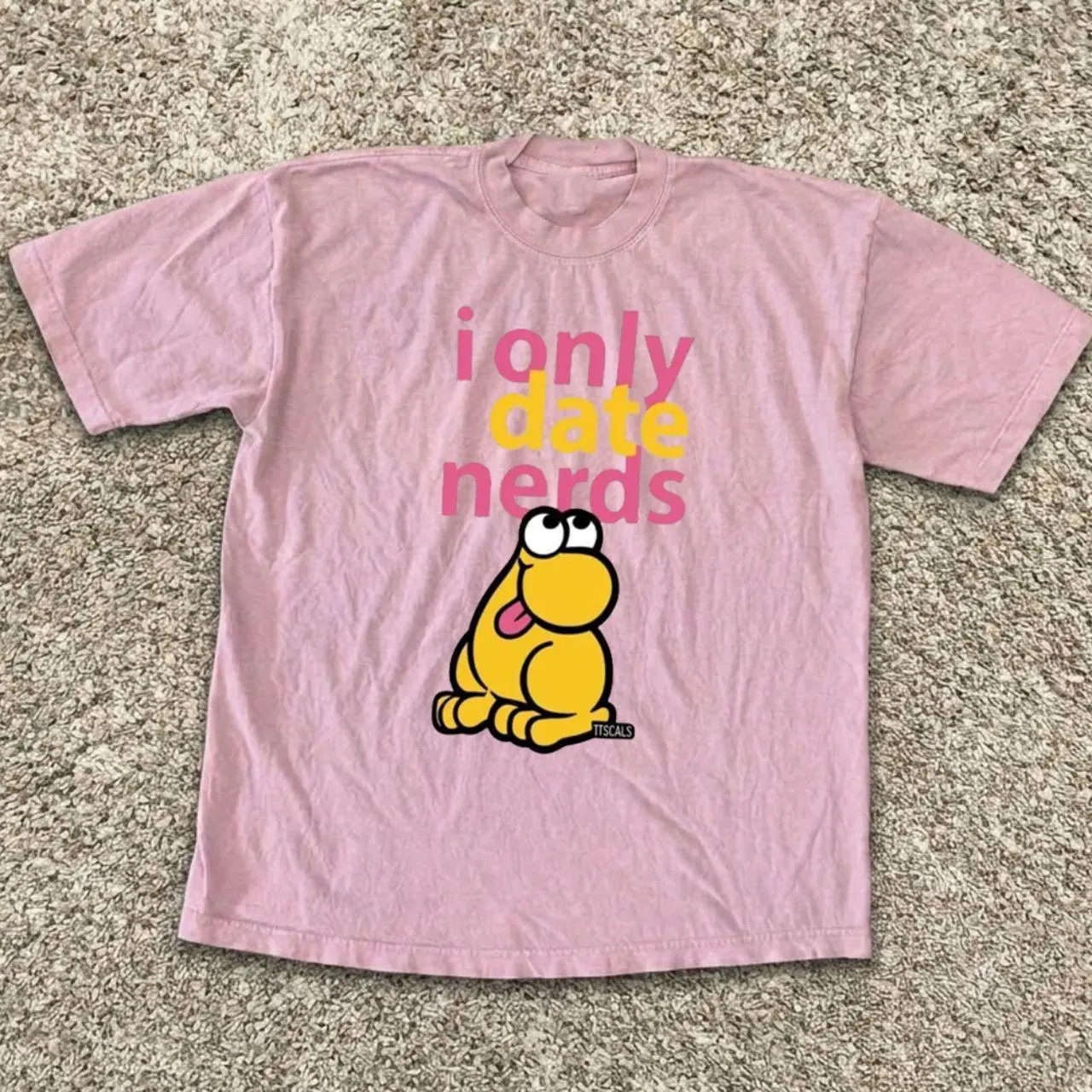 Funny I only date nerds light pink tee Gildan 5000 Heavy Cotton T-Shirt