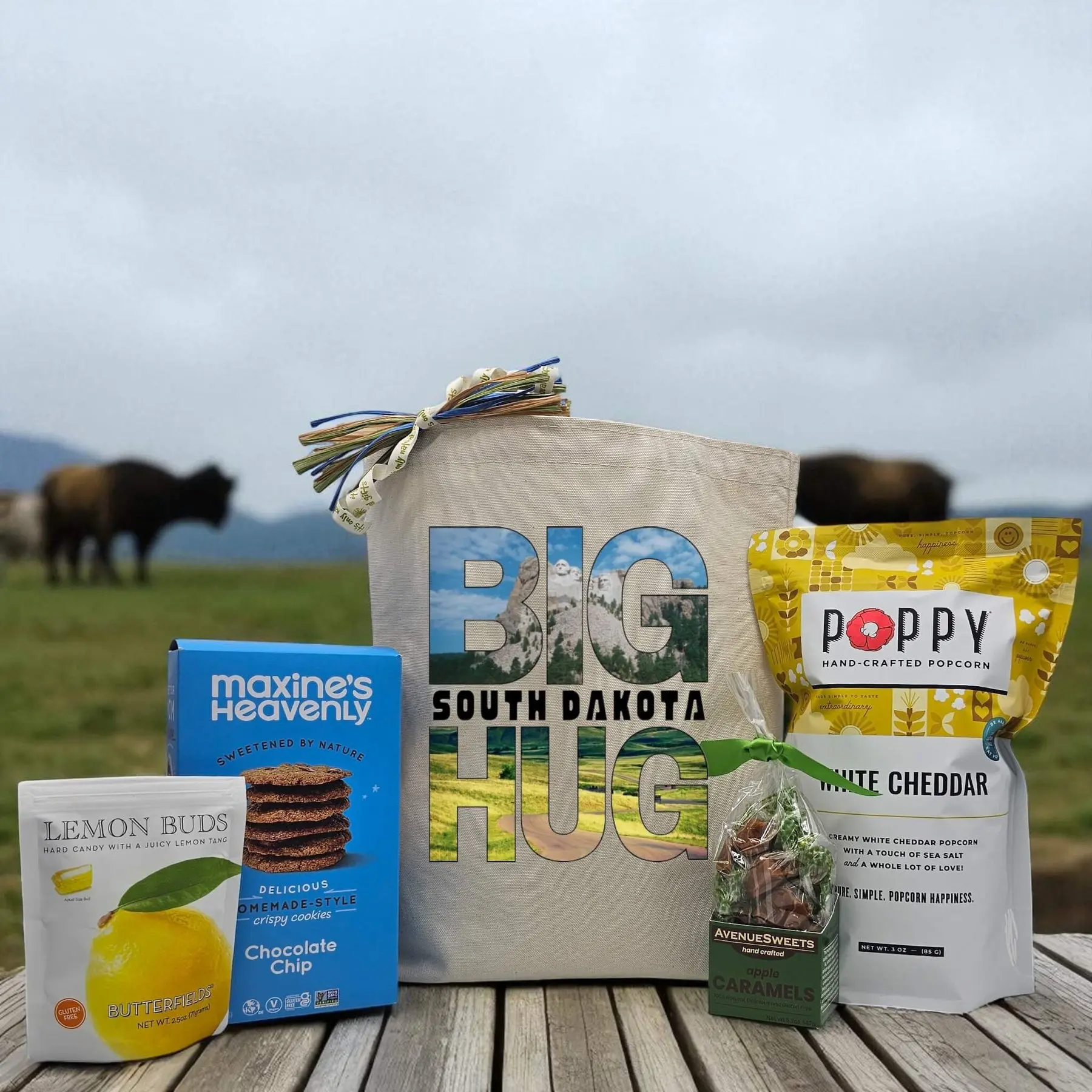 Itsonlynaturalgifts Big South Dakota Hug Gift Basket with Maxine's Heavenly Cookies Lemon Buds Poppy Popcorn & AcreSweet Karamels USA Snack