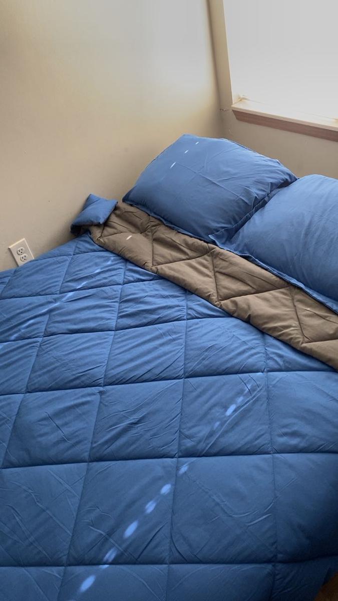 Item: Blue/Grey, Queen