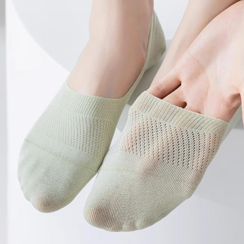 Women's boat socks are non-slip, lightweight, invisible, and breathable; a thin style for summer.
