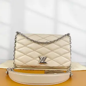 Pre-owned Louis Vuitton Lambskin Shoulder Bags 9.06'' 15 R5029 Shoulder Bag C9203751020 0311 T1 Chloe