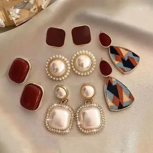 Vintage Red & Pearl Drop Earrings Set for Women - 5 Pairs Retro Geometric & Heart Shaped Dangle Earrings, Elegant 1950s Style Jewelry for Party, Wedding, and Daily Wear