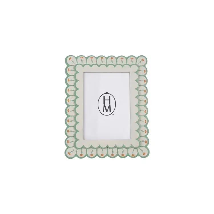 Scalloped Photo Frame W Flowers