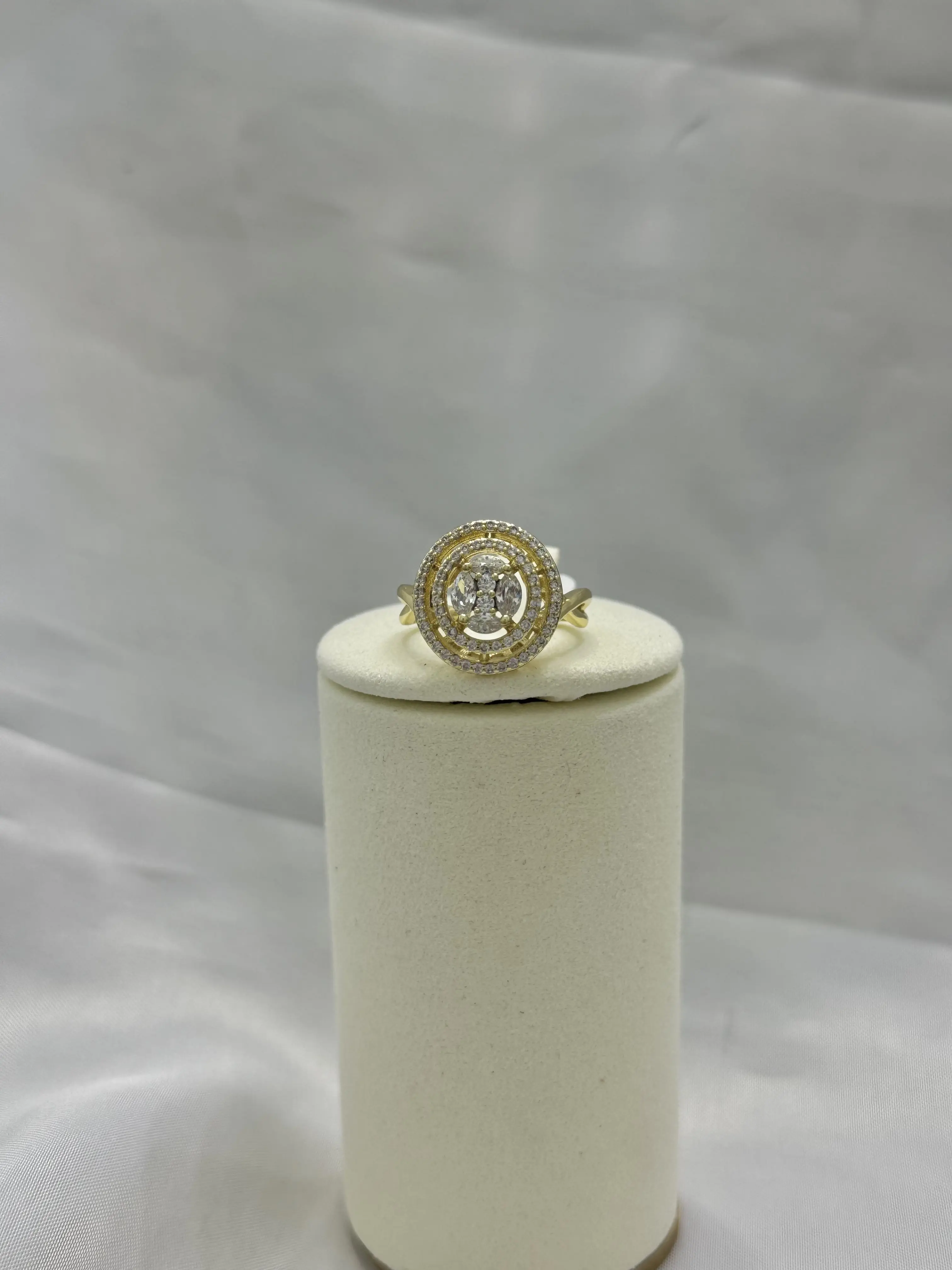 Elegant Round Circle Ring - Luxurious Minimalist Design for Women