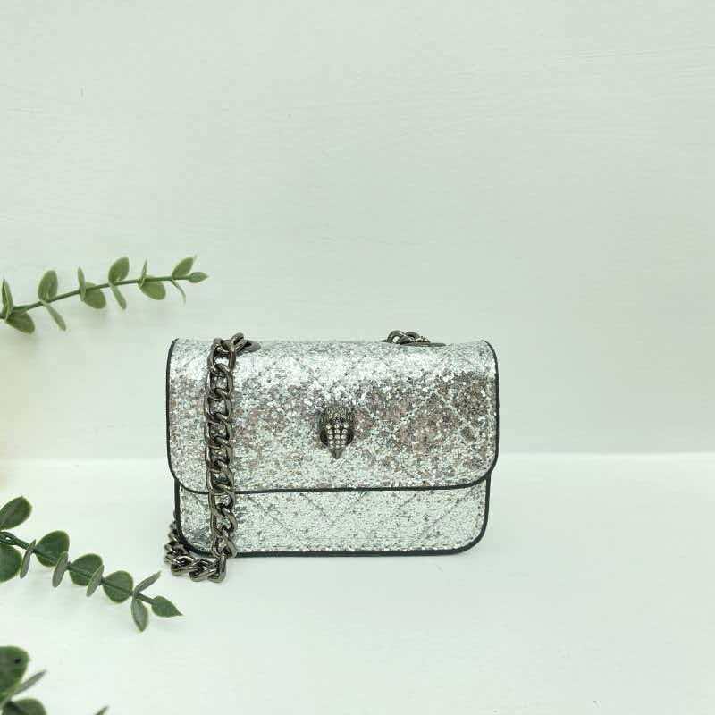 Mini magnetic clasp crossbody chain bag, small shoulder bag with flip cover, available in multiple colors, casual style, suitable for all seasons.