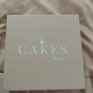 CAKES Body - VIRAL Non-Adhesive Nip Covers - NO GLUE OR ADHESIVE - 100% Silicone - Seamless Inserts For Workout & Swim - Rinse & Reuse