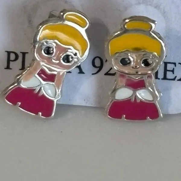 Aretes de plata 925 figura de princesa