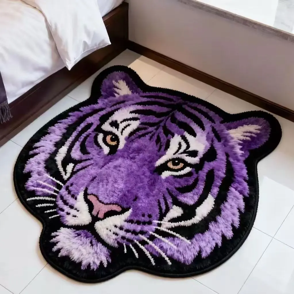 Creative Purple Tiger Head Shaped Rug, Faux Cashmere Non‑Slip Floor Mat, Dirt‑Resistant Decor Carpet for Living Room Bathroom Entryway Bedside Home Decoration