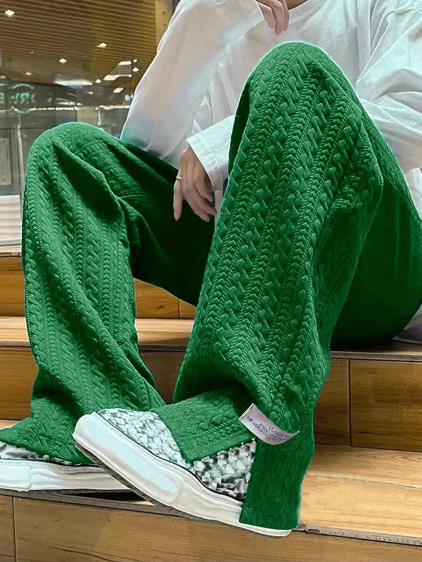 Men's Minimalist Letter Patched Sweatpants with Split Hem Design, Casual Streetwear Pants, Loose-Fit, Textured Fabric, Drawstring Waist Bottoms, Garments