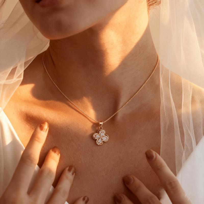 Turandoss Lucky Spinning 4-Leaf Clover Necklace for Women, Adjustable Chain