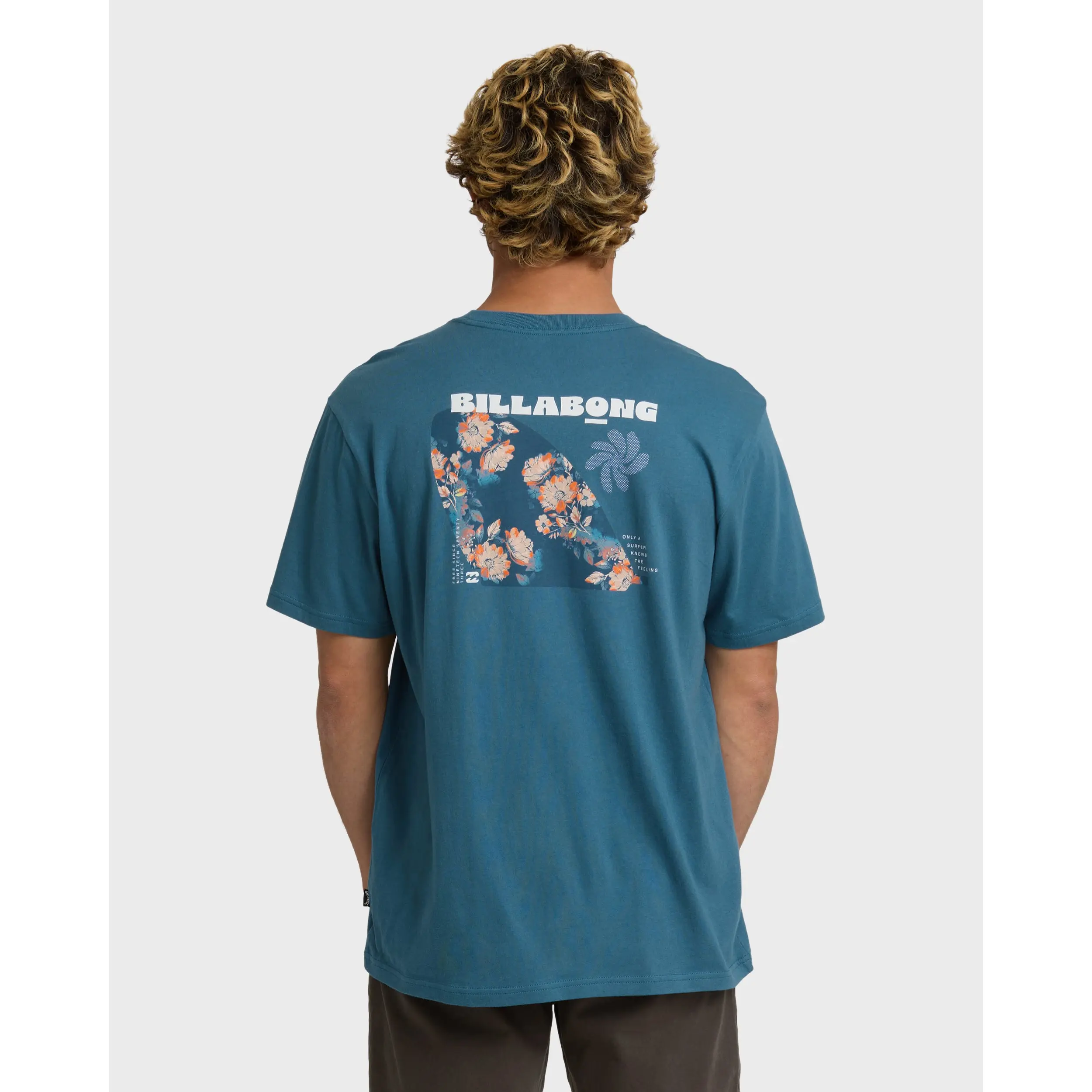 BILLABONG Men's Single Fin Premium Short Sleeve T-shirt, 100% Cotton Premium Fit, Beach Everyday Casual
