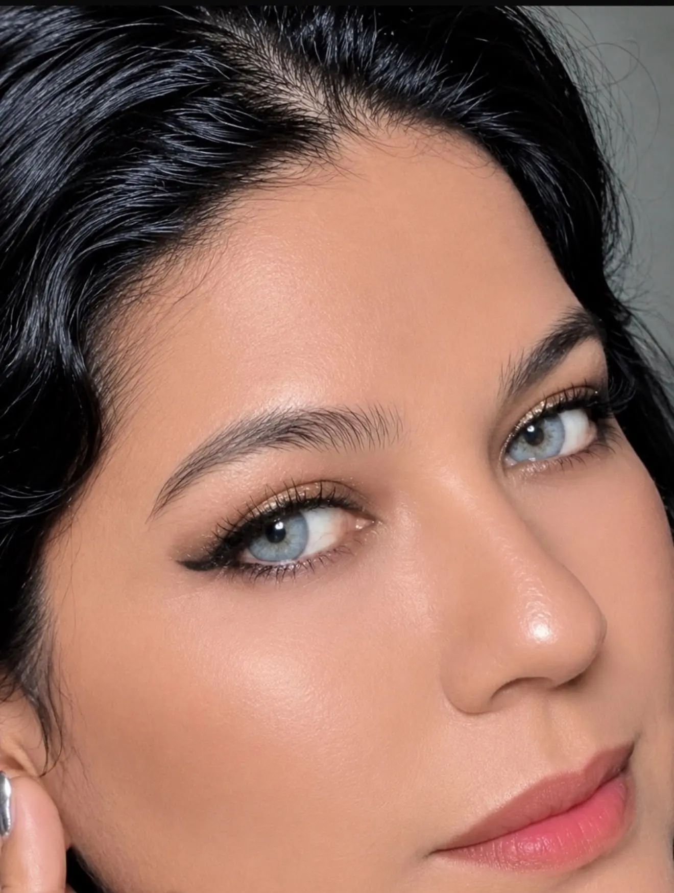 Angeles N Ash Grey Lightweight Cosmetic Eye Makeup Product