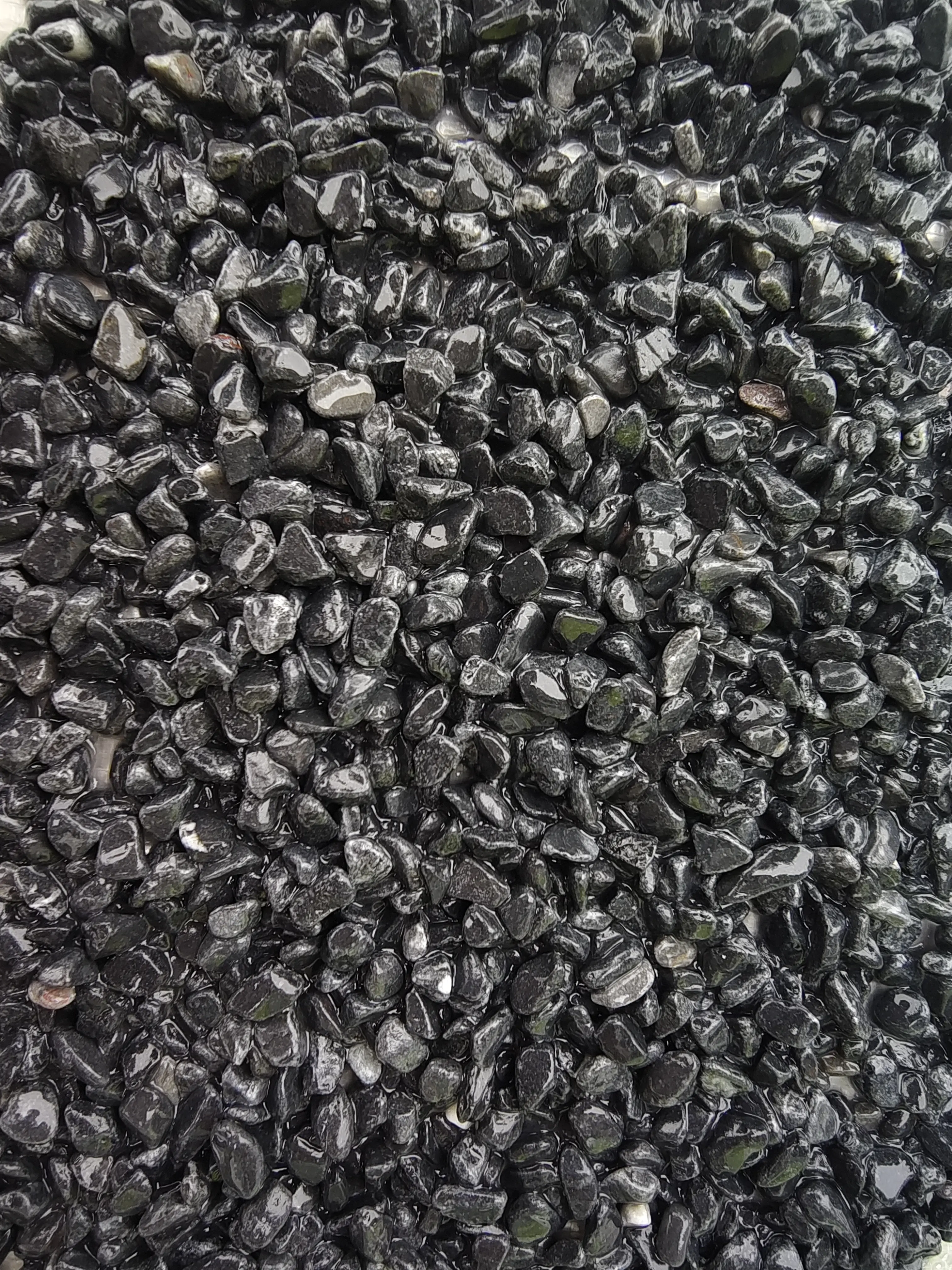 Natural Black Resin-Washed Coated Stone, Outdoor Decor for Home Improvement, Garden Decor Supplies for Enhancing Its Appearance