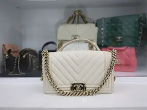 Pre-owned CHANEL LEATHER Crossbody Bags CAVIAR BOY MM HANDBAG