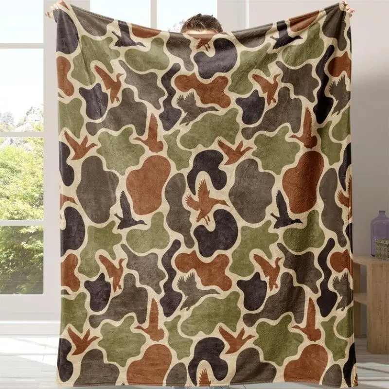 Camouflage Pattern Flannel Blanket, 1-Piece Set Soft, Comfortable, and Warm Nap Blanket Cool Bedding for Bedrooms Suitable for Home, Office, Travel, and Camping