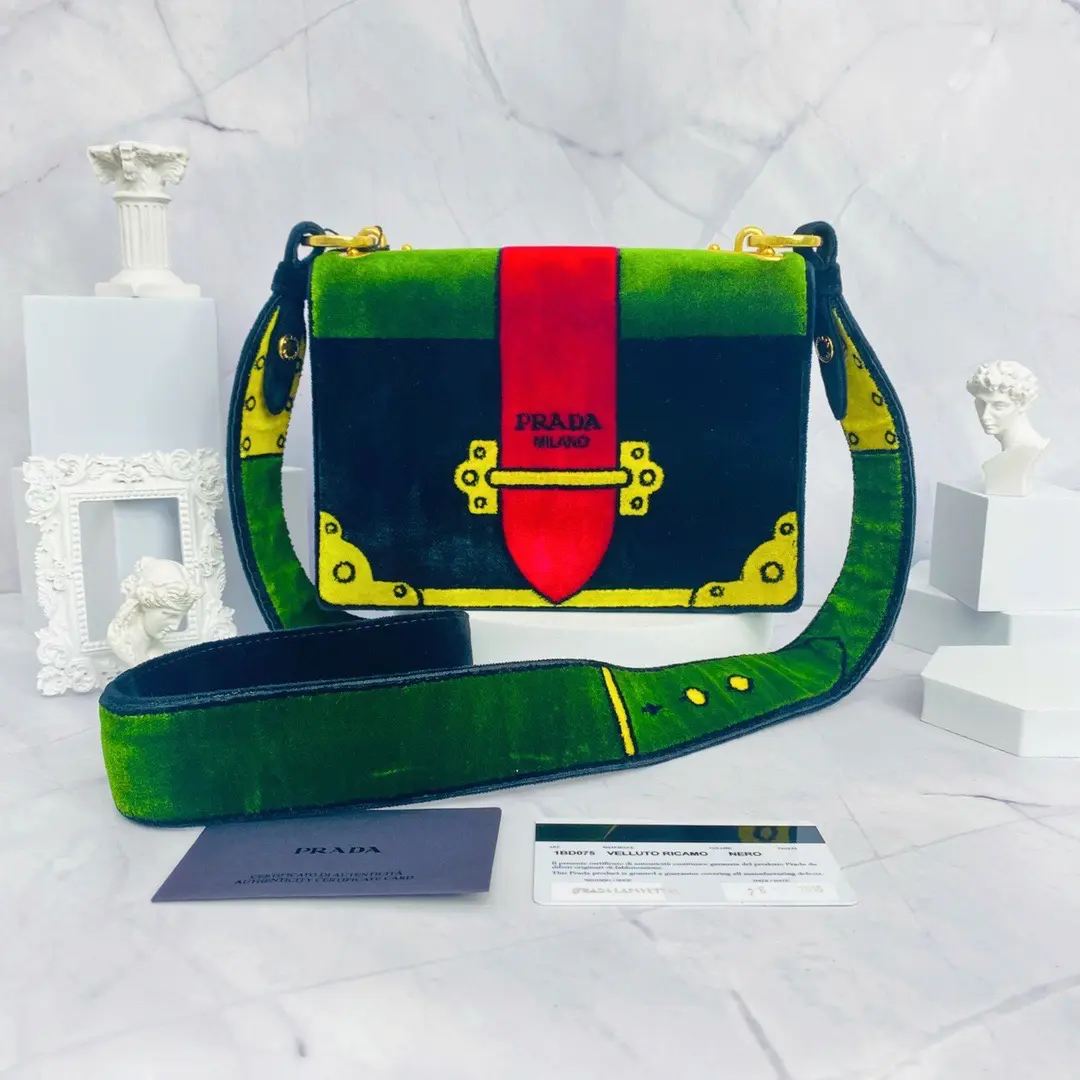 Pre-owned PRADA Leather Shoulder Bags 7.87'' R2239 Shoulder Bag C8846583022 0128 T1 Chloe