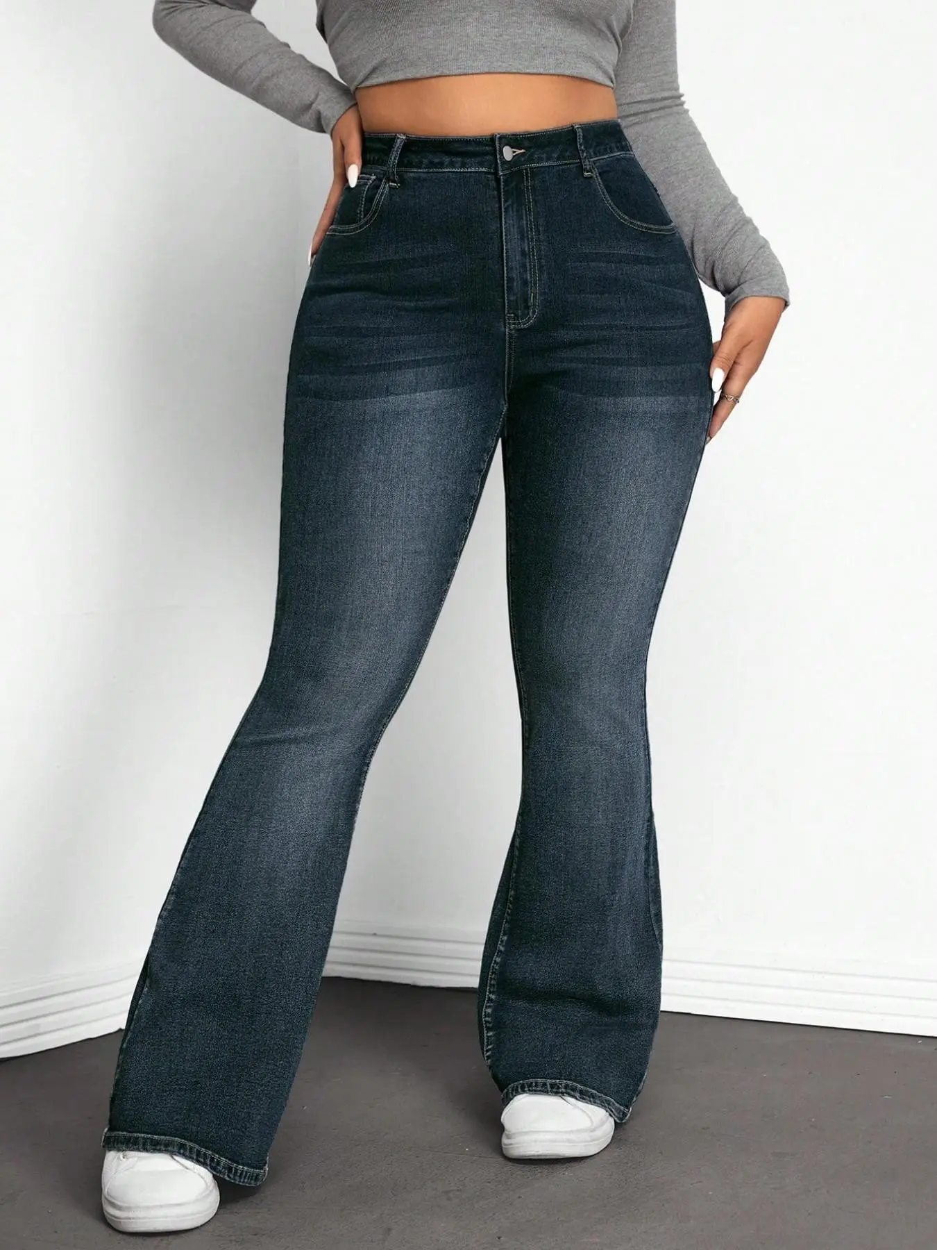 Plus Size High Waist Flare Jeans, Vintage Wash Slimming Bell Bottoms, Fit, Comfortable Dark Wash Denim Jeans for Women, Stylish Casual Wear Pants Style, Denim Woven Jeans