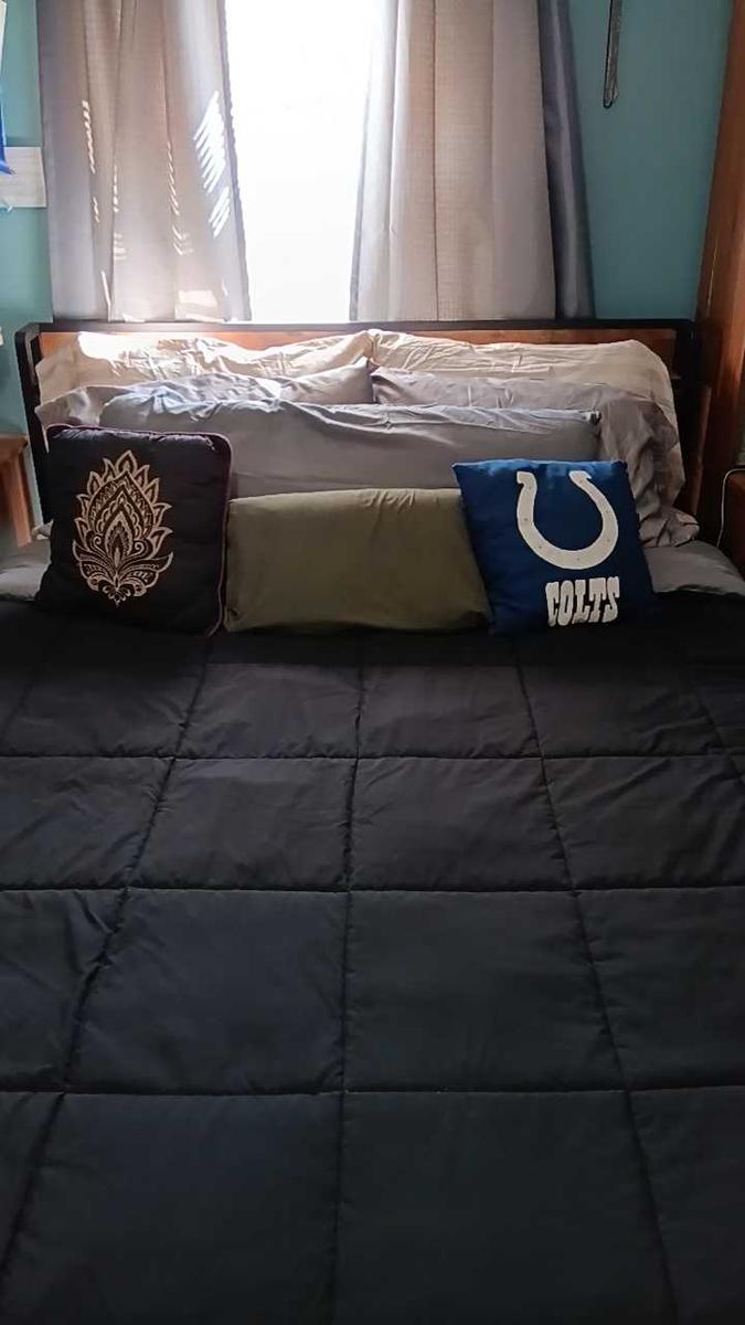 Item: Vintage Brown and Grey, Queen