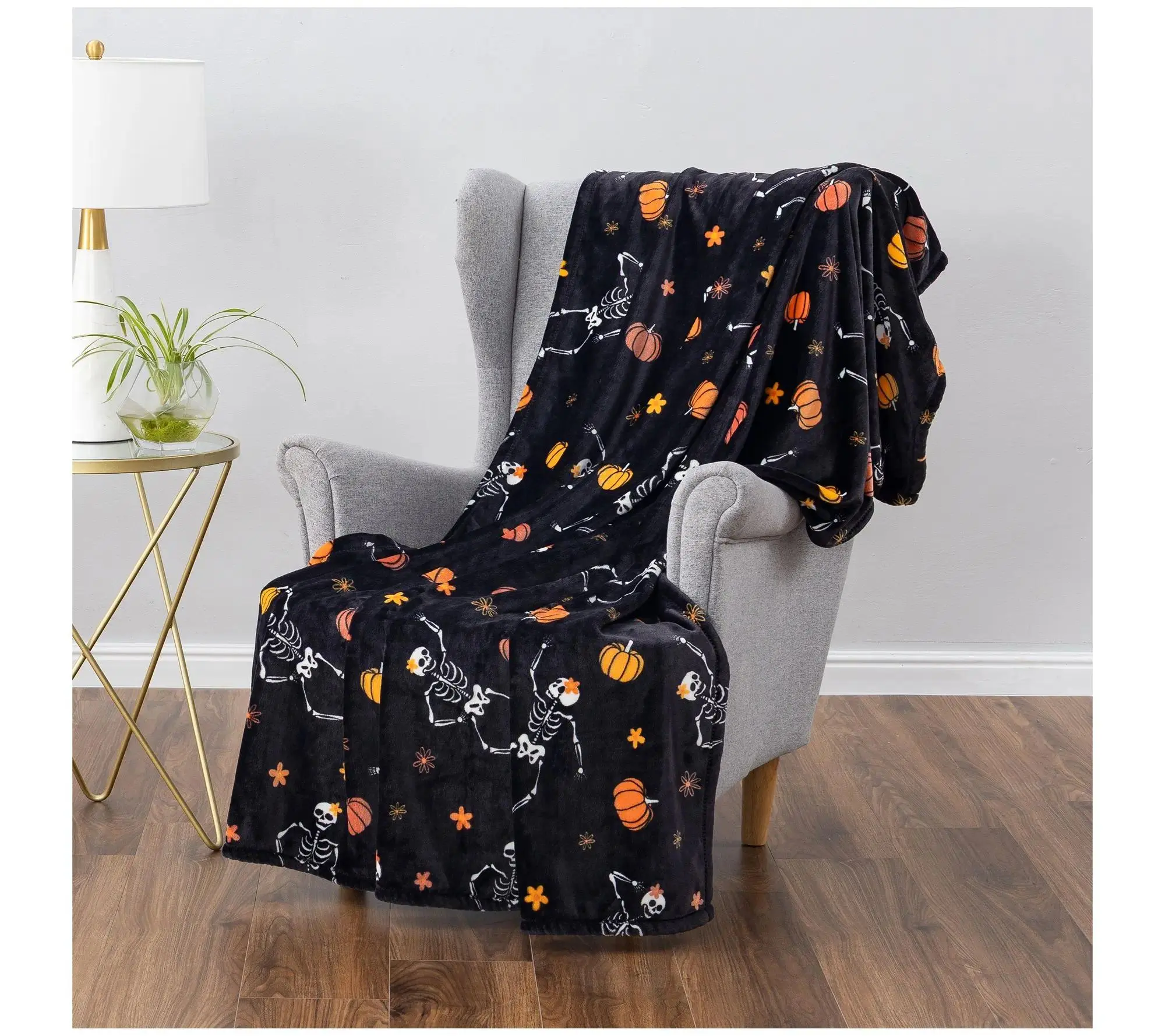 Halloween Printed Plush Throw Blanket, 60 x 70 Inch Soft Cozy All‑Season Blanket, Spooky Holiday Decor for Sofa, Bedroom, Living Room, Halloween Gift for Family & Friends