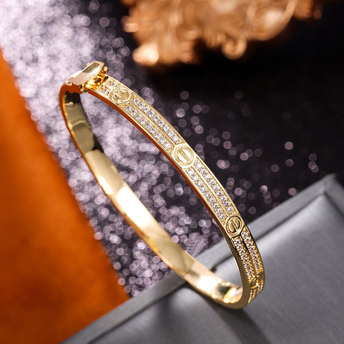 A 925 silver geometric bracelet inset with shiny synthetic zircon temperament elegant ladies high quality jewelry bracelet to send a lover