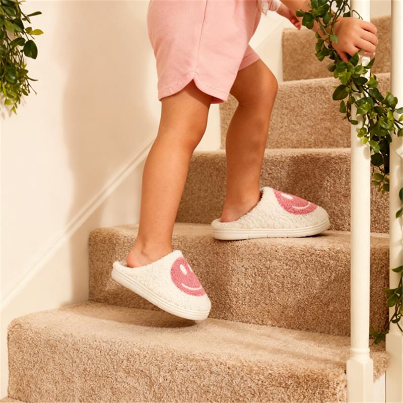 Lumubby Cute Kids Smile Face Slippers for Girls Boys Soft Plush Non-Slip Toddler House Slippers Indoor Outdoor Faux Fur Lined Fluffy Cozy Rubber Sole