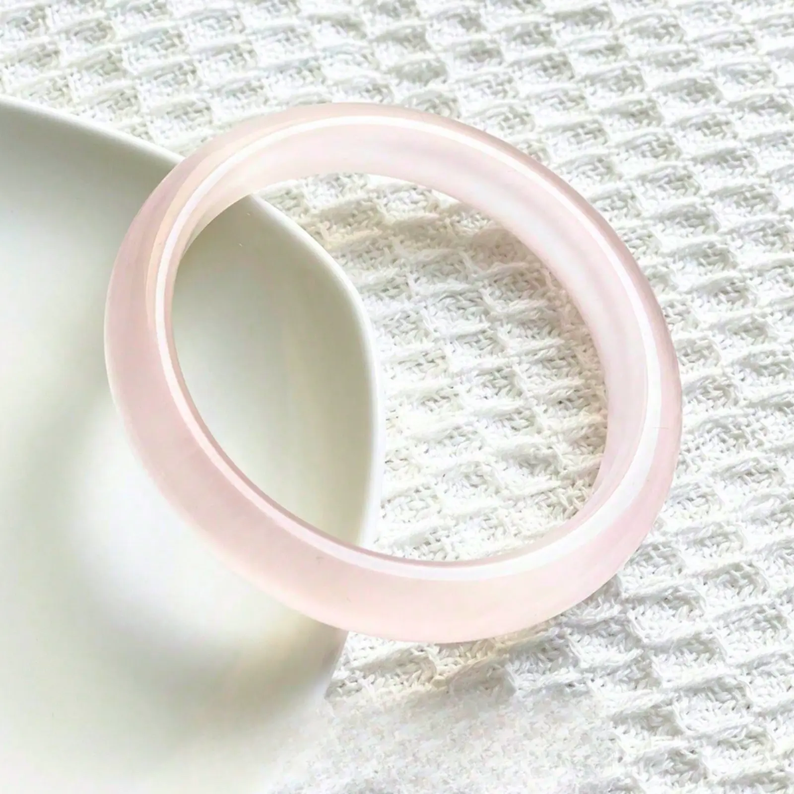 A sweet and versatile pink jade bracelet, suitable for women under 75kg, the perfect Valentine's Day gift for your girlfriend.