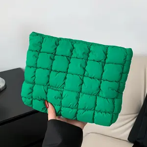 Solid color quilted design clutch bag, large capacity zipper travel storage bag, women's portable travel storage bag, back to school season, suitable for daily commuting and travel, school portable bag, Quilted Purse