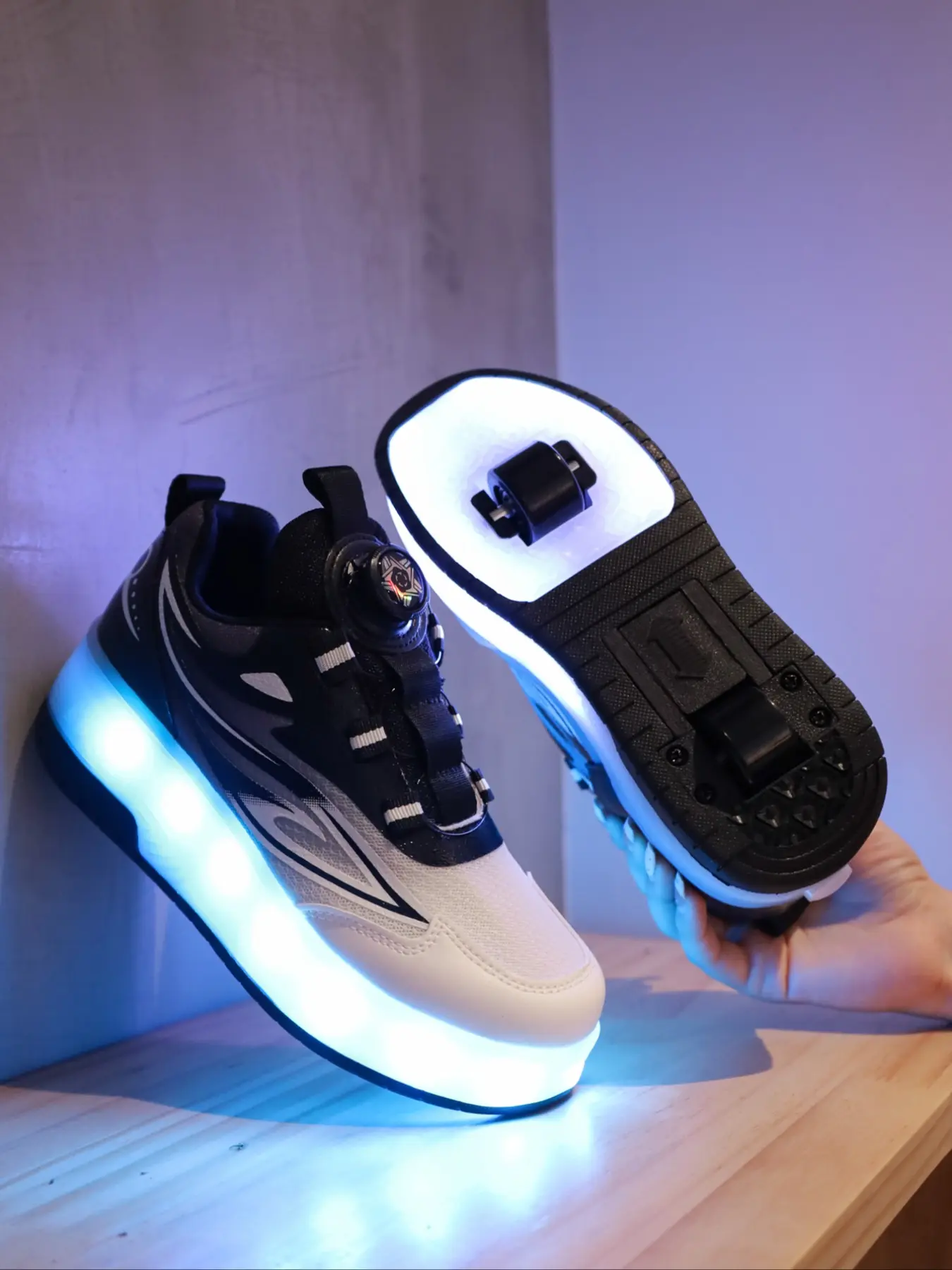 USB Charging LED Light Up Shoes for Kids, Night Glow Roller Skates, Unisex Children Sneakers, Running & Casual Sports Shoes, Footwear Athletic Trainer, Round Toe Trainers, Low Top Trainer, Trendy Trainers, All Match Trainers, Sports Training Shoes