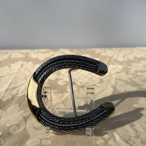 Horseshoe buckle