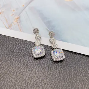 Luxury Trendy Women Dangle Earrings with Brilliant Cubic Zirconia Wedding Jewelry Wedding Long Swinging Party Earrings Gorgeous Engagement Jewelry Paired with Zircon